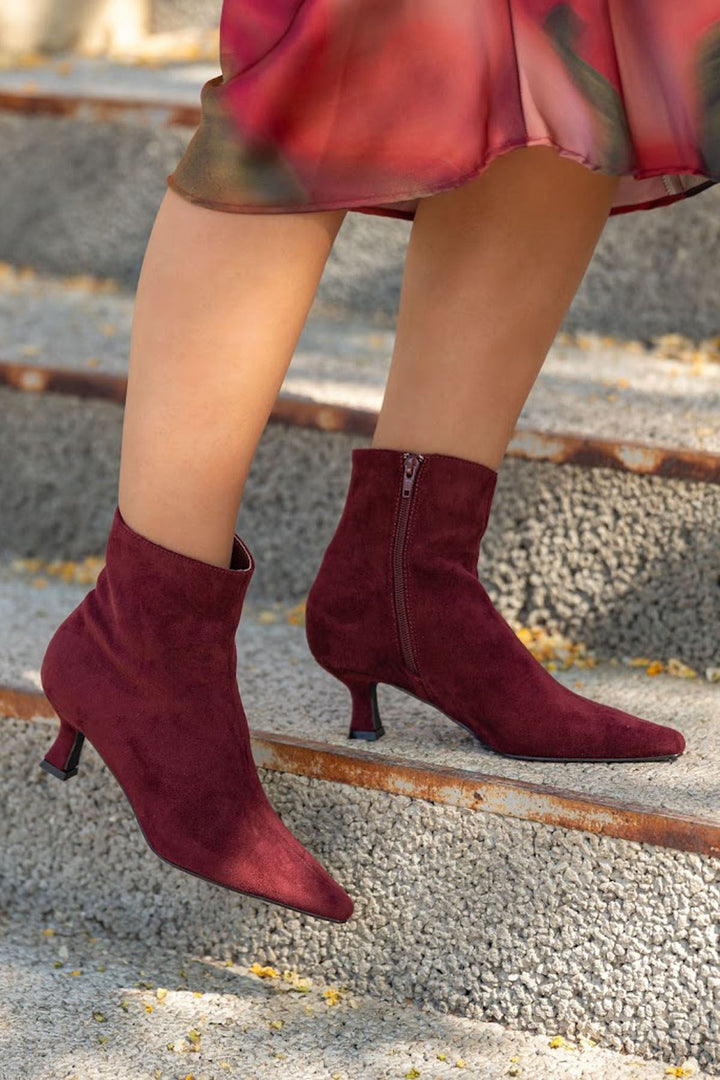 ladies pointed toe boots
