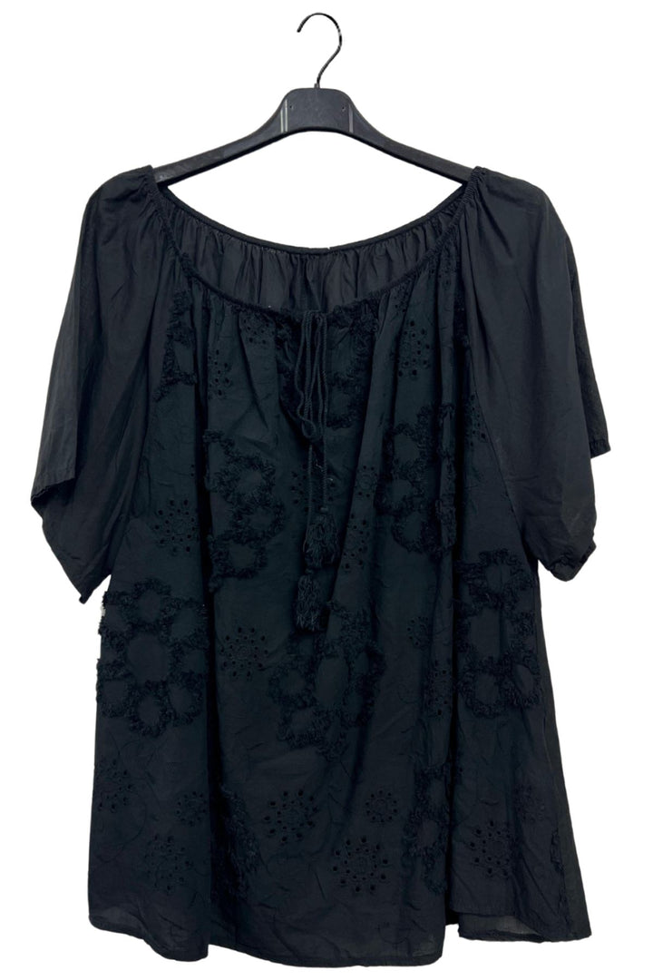 Floral Embroidered Pattern Slightly Curved Hem Cotton Top