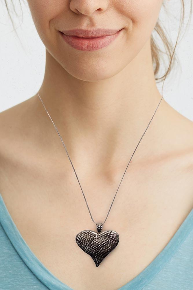 Textured Heart Pendant Chain Necklace
