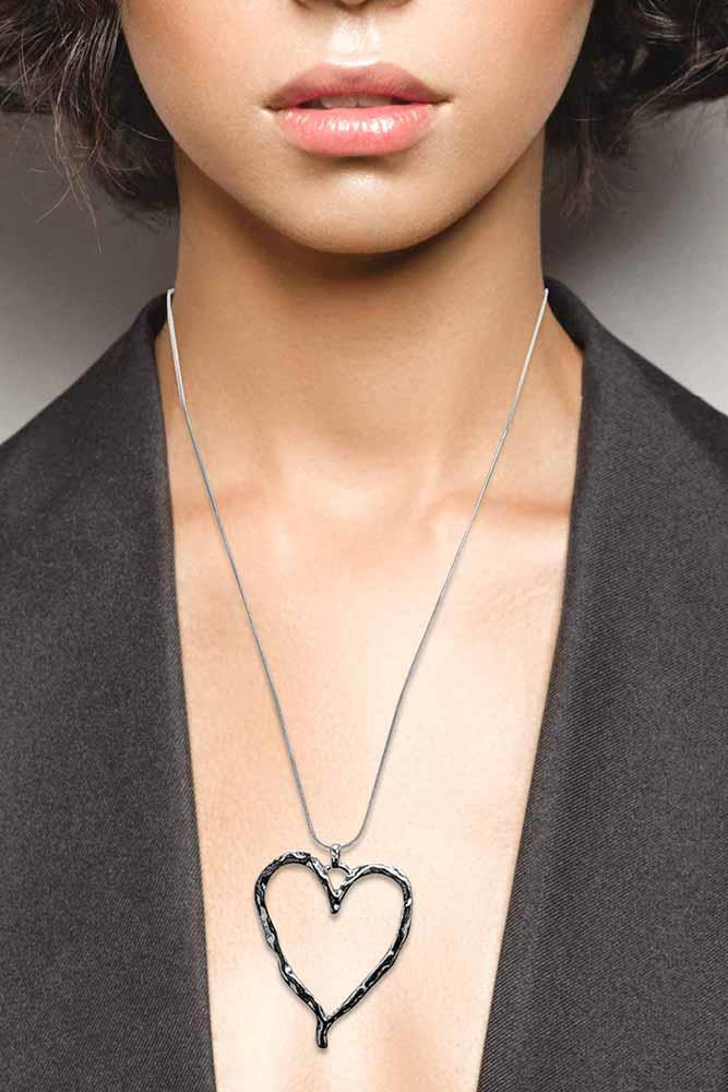 Twist Border Heart Necklace